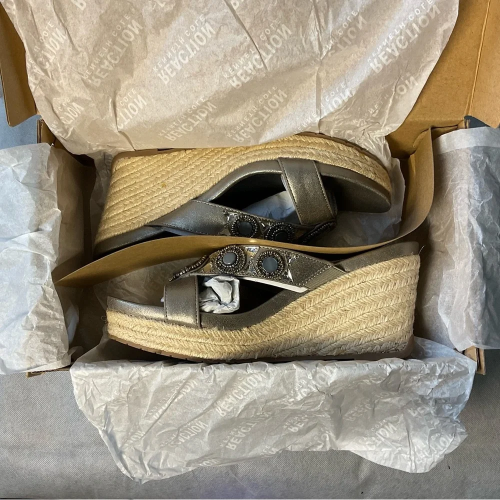 Kenneth Cole Reaction Jeweled Wedges New- Size 7.5 - Picture 9 of 9